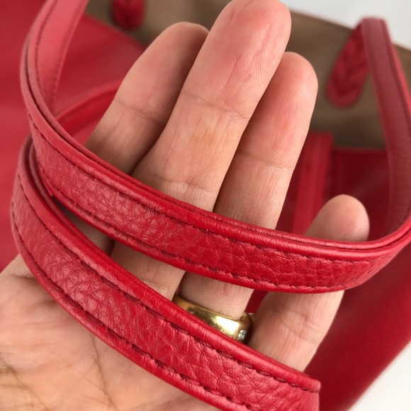 BCBG Reversible Red/ Tan Paris Tote Bag - Picture 4 of 9